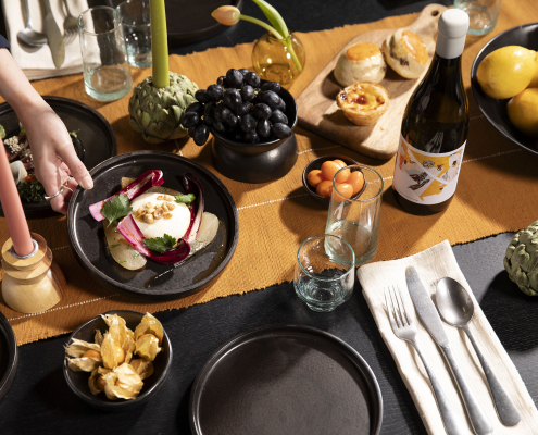 SPRING STUDIO MAIN - HANDS 2-1250